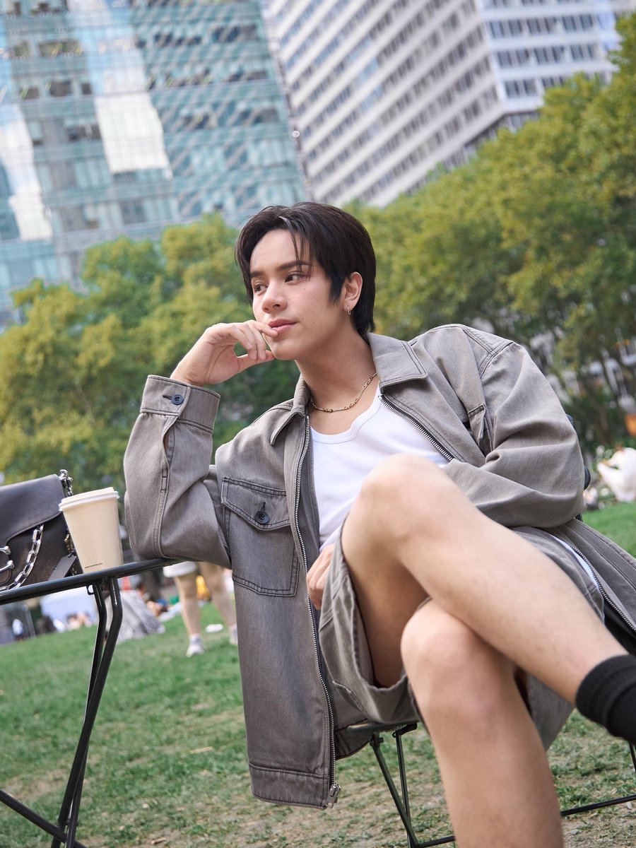 หล่อไม่หยุด! เสิร์ฟภาพหล่อของหนุ่ม #นนนกรภัทร์  Friend of Coach SEA ท่ามกลางบรรยากาศกลางกรุงนิวยอร์ก ก่อนที่จะไปร่วมชมแฟชั่นโชว์ Coach Spring 2026 ในวันที่ 16 กันยายน 2025 เวลาตี 1 ตามเวลาประเทศไทย 💚

#mynameisnanon 
#nanon_korapat 
#CoachSpring26 
#CoachNY  
#NYFW 
#MintNews