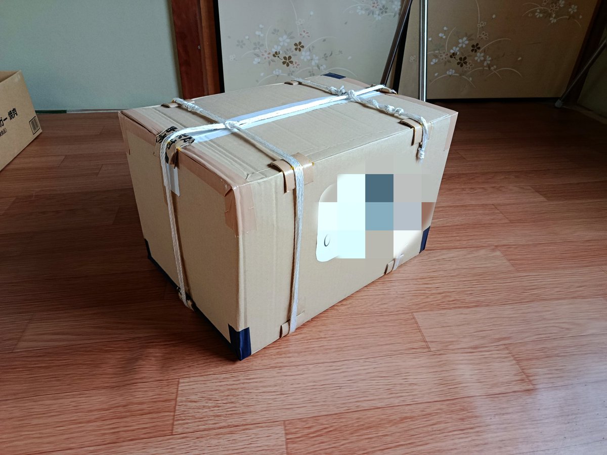 Coco___Martin's tweet photo. 帰りの(どケチ)荷造り📦️
業務スーパー📦️止め、
スーパーオザムの📦️
50X35X h33cm 約14kg
紐当てはDAISOガムテープの芯。
#一時帰国 #ダイソー #八王子 #段ボール #タダ #free #cardboardbox #海外生活 #移住 #お土産 https://t.co/s9dLBrHVbS