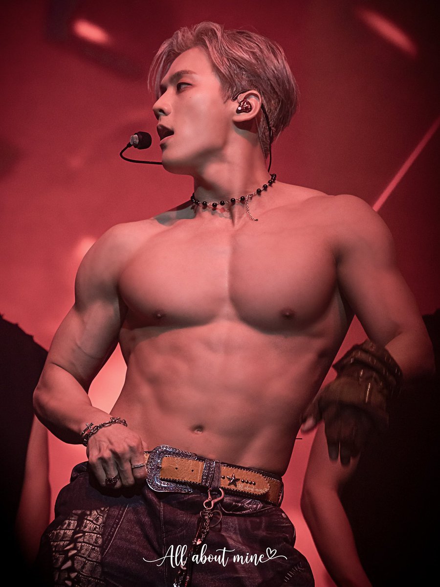 suho_jinyoung's tweet photo. HUTA ARE YOU INSANE?! 🔥 https://t.co/c9nLeZHReU