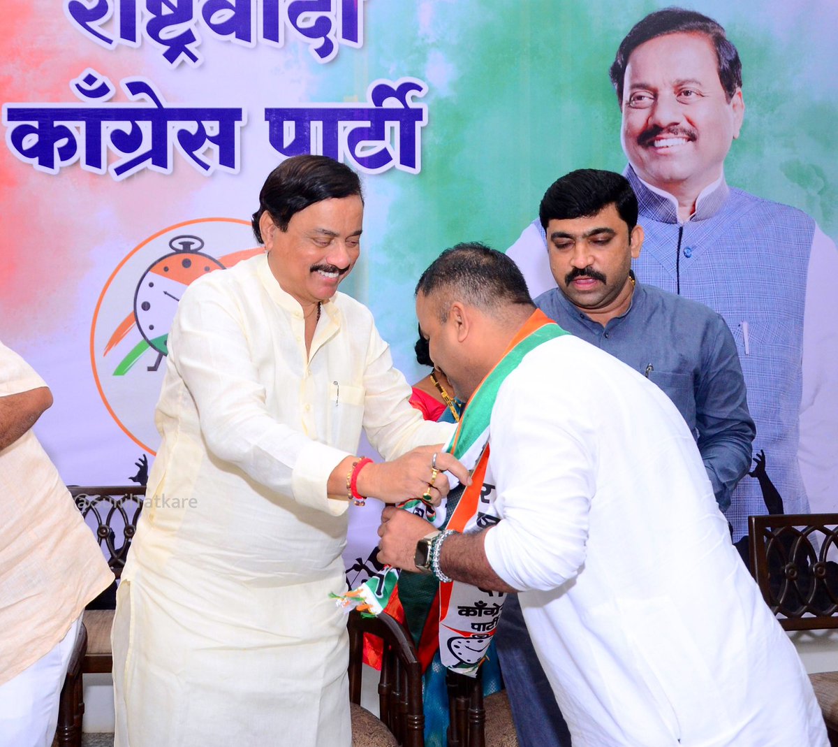 SunilTatkare's tweet photo. आज सुतारवाडी येथे कर्जत तालुक्यातील नरेश जोशी व माधवी जोशी यांनी माझ्या उपस्थितीत राष्ट्रवादी काँग्रेस पक्षात अधिकृत प्रवेश केला. प्रदेशाध्यक्ष या नात्याने त्यांचे मन:पूर्वक स्वागत करताना मला अत्यंत आनंद झाला.

दोन्ही नवीन कार्यकर्ते समाजकार्याची जाणीव असलेले, लोकांच्या समस्या जाणून घेणारे आणि सक्रियपणे कार्य करणारे आहेत. त्यांच्या पक्षप्रवेशामुळे कर्जत तालुक्यात राष्ट्रवादी काँग्रेस पक्ष अधिक बळकट होईल, याची मला खात्री आहे. त्यांना पुढील राजकीय वाटचालीसाठी मनःपूर्वक शुभेच्छा.