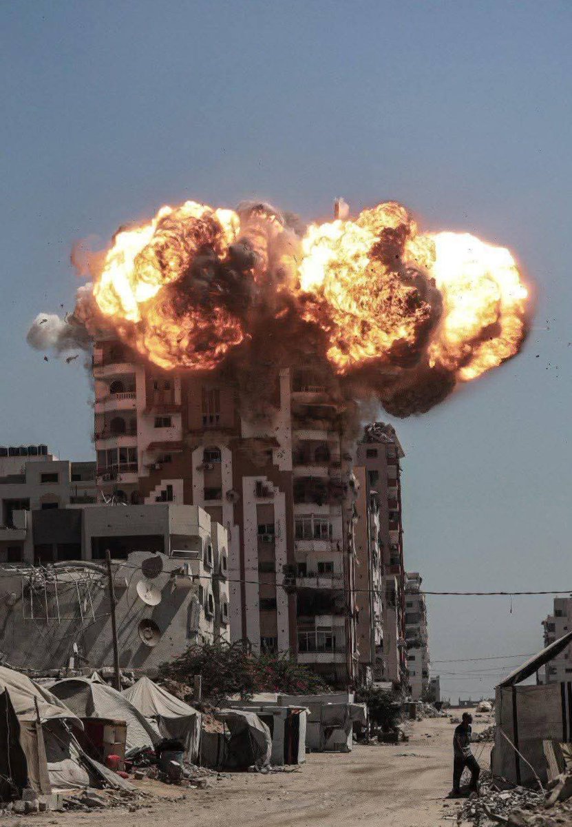 दुनिया में अगर सबसे ज़्यादा किसी ने ज़ुल्म, जब्र, तबाही, बर्बादी, लूट मचाई और मूलनिवासियो का कत्लेआम किया तो वो कोई और नहीं बल्कि आज के दौर में दुनिया पर राज करने वाले दुनिया के ताकतवर तरीन “वेस्टर्न कन्ट्रीज़” है 

ये ज़ालिम बड़ी शिद्दत से ज़ुल्म कर रहे है अभी भी
#GazaGenocide