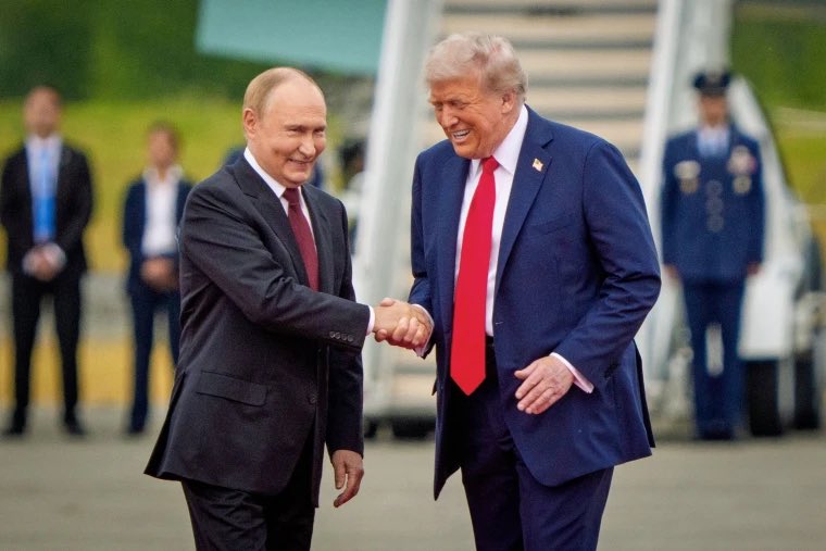 🇷🇺🇺🇸 Trump a ENFIN qualifié, pour la première fois, la Russie « d'agresseur »

En parlant des pertes des forces ukrainiennes et russes, Trump a déclaré : « Cette semaine, 8000 soldats des deux pays sont morts. Un peu plus côté russe, mais quand tu es l'agresseur, tu perds plus. »