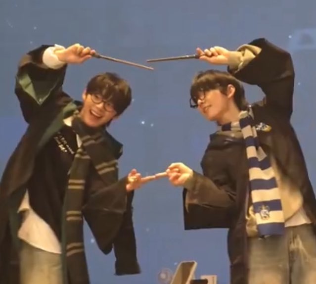 yeongwonhani's tweet photo. I love HanWoo’s friendship so much🥺🫶🏻💙

c: @Chel_main_ 

#박한 #HAN #서정우 #JEONGWOO #아홉 #AHOF @AHOF_official https://t.co/ELpDyLfcir