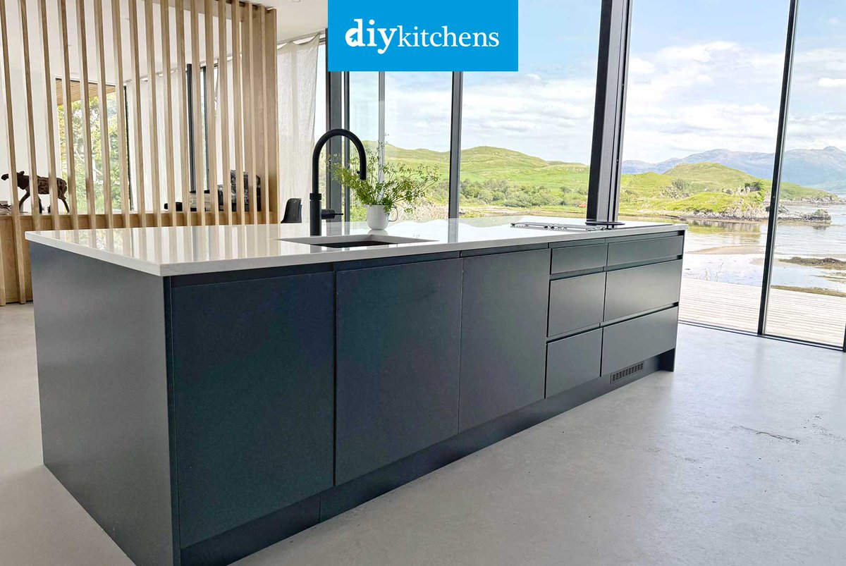 DIY_Kitchens's tweet image. 🌟 Susan from Skye shows us her completed Innova Luca Carbon Handleless #kitchen, supplied by DIY Kitchens (Ref:4139) - bit.ly/CustomerKitche…

Visit diy-kitchens.com to see how much you could save on your dream kitchen! 

#luca #handlelesskitchens