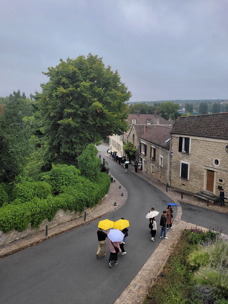 At Auvers-Sur-Oise in a rain day
