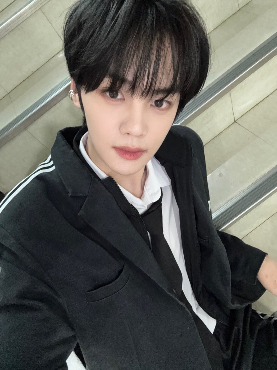 3_c1over's tweet photo. 250915 플챗 포스팅 #김규빈 

잠 올 시간이지~~~화이팅!! https://t.co/vw4SHEpidG