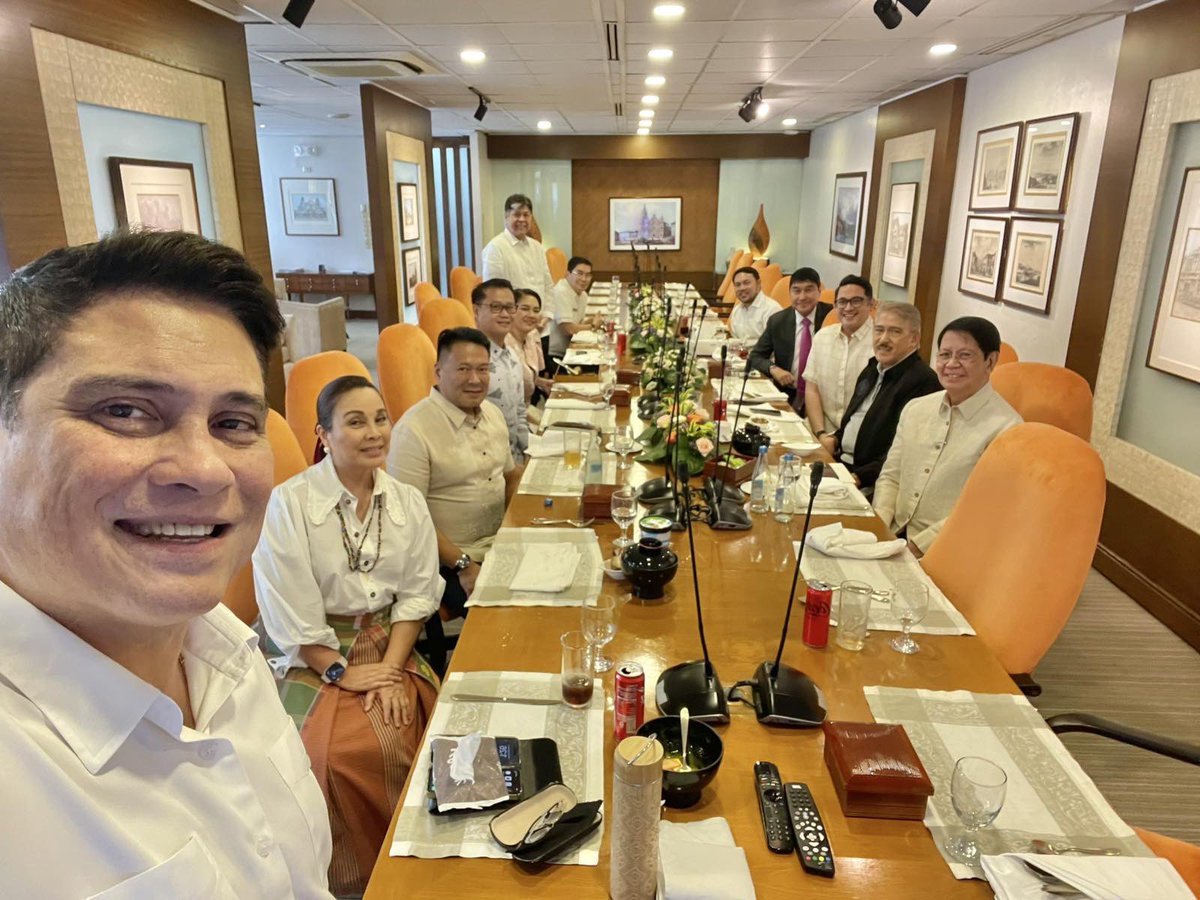 robert mano (@robertmano47) on Twitter photo Tingnan: 1st majority caucus ng Senado under SP Tito Sotto. (📸 Majority Leader Zubiri) Tingnan: 1st majority caucus ng Senado under SP Tito Sotto. (📸 Majority Leader Zubiri)