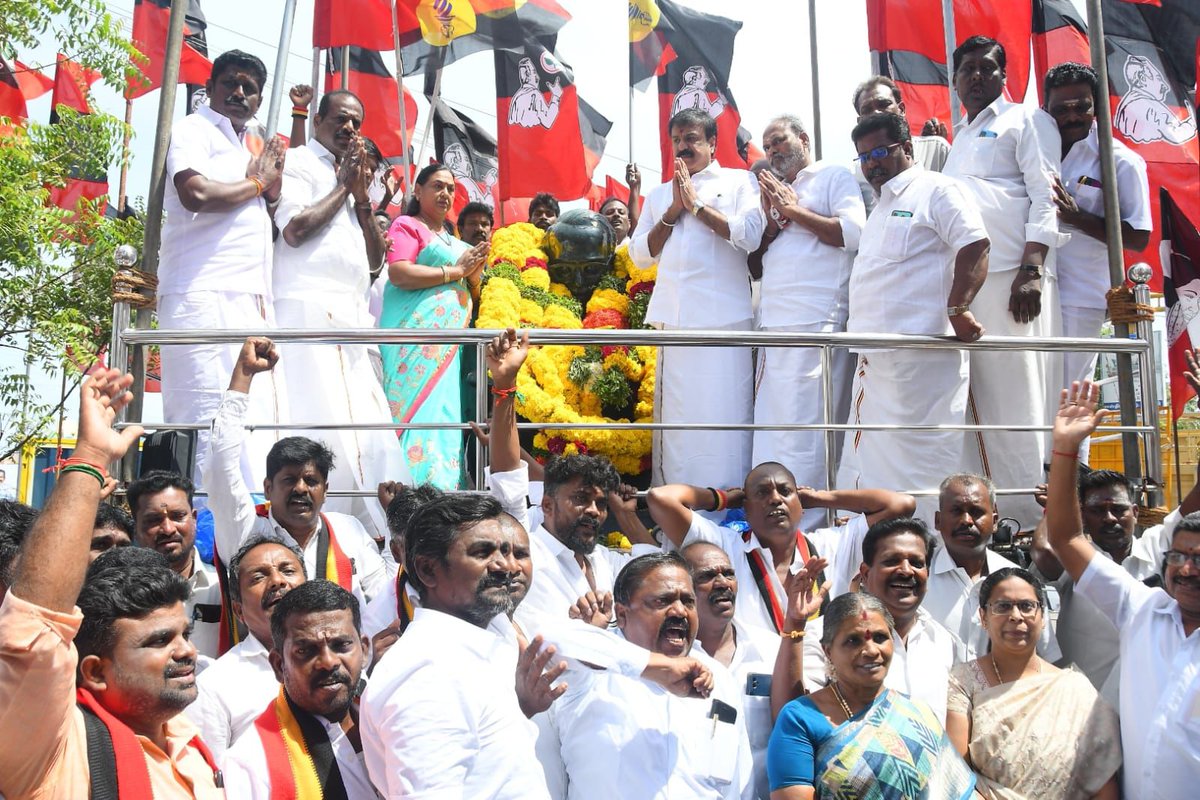 lksudhish's tweet image. எளிமை, பேச்சுத் திறன், மக்கள் பாசம் – அனைத்திலும் ஒளிர்ந்த மாண்புமிகு முன்னாள் முதல்வர், பேரறிஞர் அண்ணா அவர்களின் பிறந்தநாளை முன்னிட்டு,

இன்று திருச்சியில், அவரின் சிலைக்கு மாலை அணிவித்து மரியாதை செலுத்தினோம்.

#பேரறிஞர்_அண்ணா  #பிறந்தநாள்  #DMDK #LKSudhish