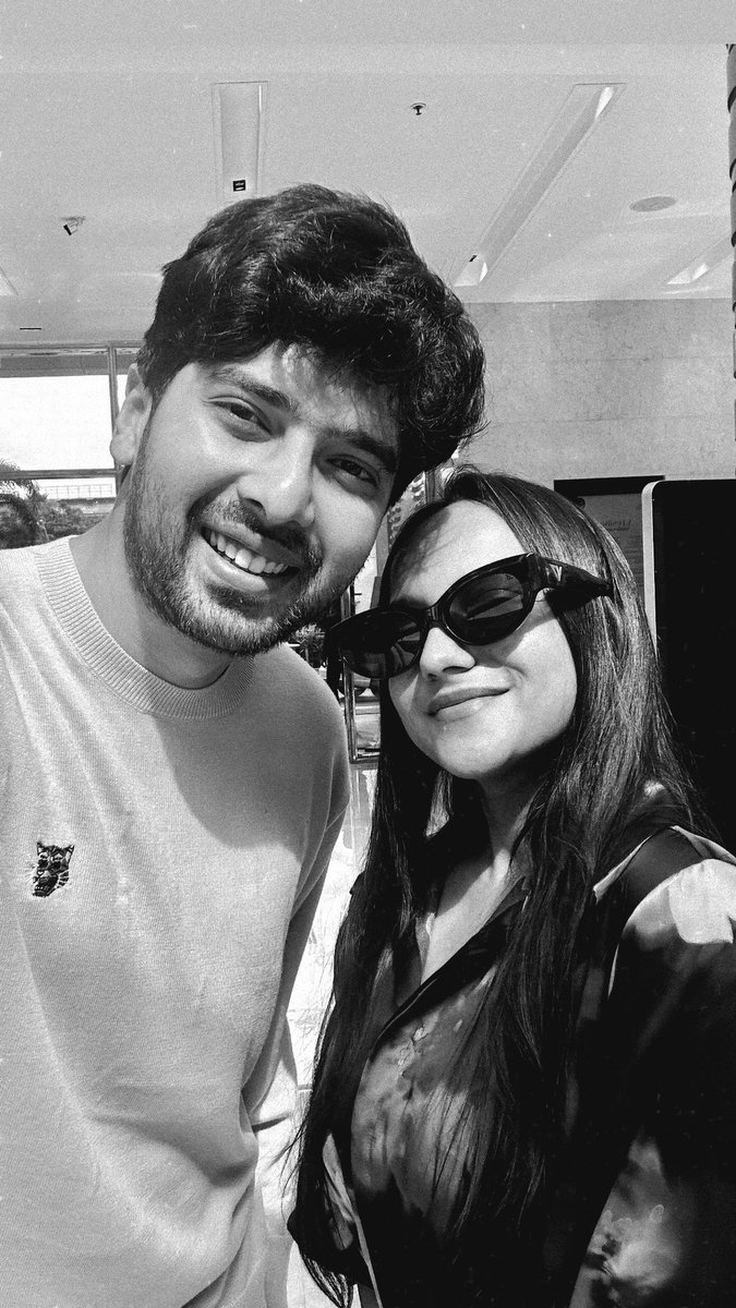 tanujasjain's tweet photo. no matter how many times i meet you, it’s always a dream come true for the 13 year old tanuja. the one who used to imagine moments like this!!! every single time still feels magical 🫶🏻 @ArmaanMalik22 you make the kid in me happy!!!! https://t.co/8M5sNhleww