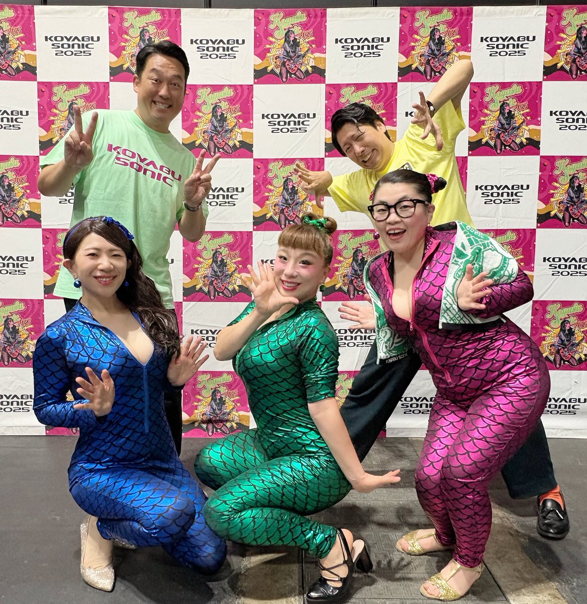 emarukun's tweet image. 藤崎マーケットさんと！協賛ブースでしたー！
藤崎マーケット✖️爆乳三姉妹🤣
わーい❗️
#コヤソニ
#コヤブソニック2025