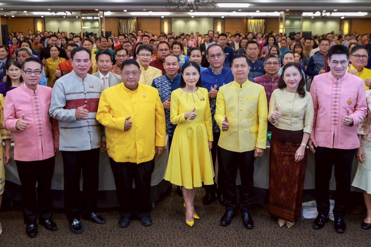 “รมว.นฤมล” เปิดเวทีสัมมนา“พ.ร.บ.การศึกษาฯ”หวังสภาฯ ชุดนี้ปลดล็อกสำเร็จ ย้ำ ไม่ใช้การศึกษาเป็นเป้าหมายทางการเมือง พร้อมขอ ขรก.ร่วมมือพัฒนาการศึกษาไทย

เมื่อวันที่ 15 ก.ย.ศ.ดร.นฤมล ภิญโญสินวัฒน์ รัฐมนตรีว่าการกระทรวงศึกษาธิการ เป็นประธานในพิธีเปิดและบรรยายพิเศษ เรื่อง "ทิศทาง
