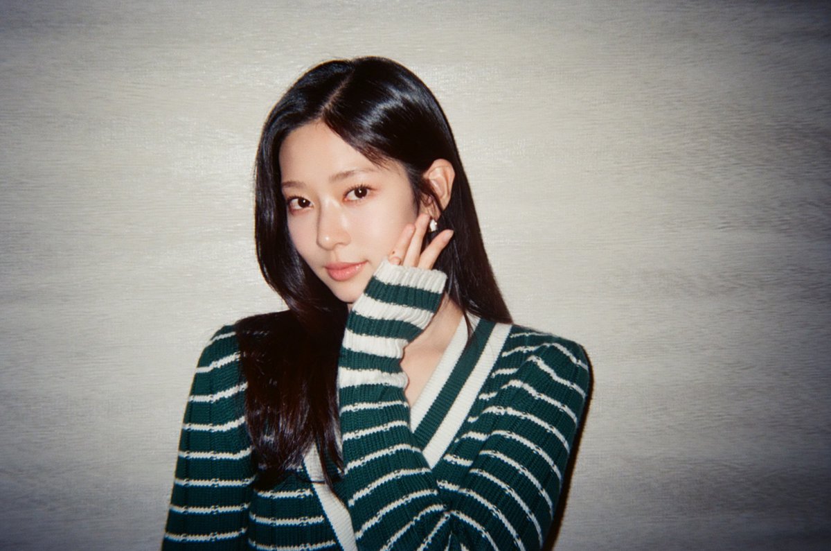 moeunah's tweet image. behind shots of kim minju during #청설’s japan interview