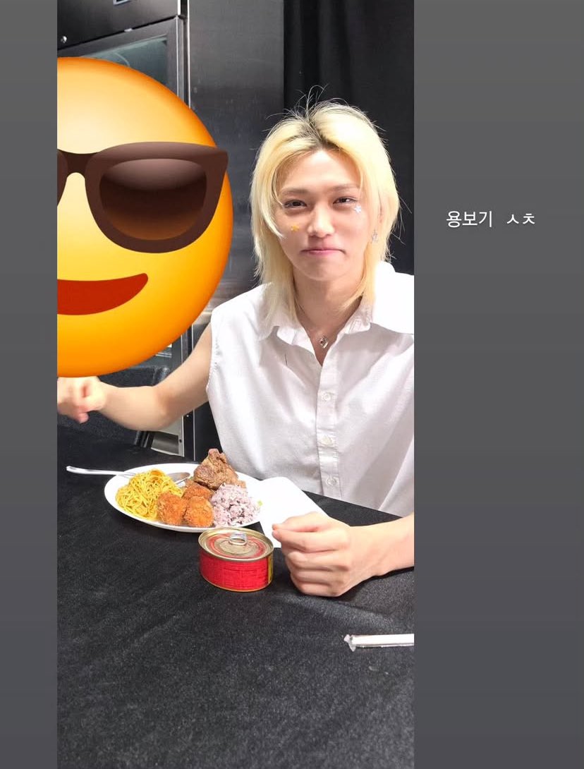 felix archive ✩ tweet media
