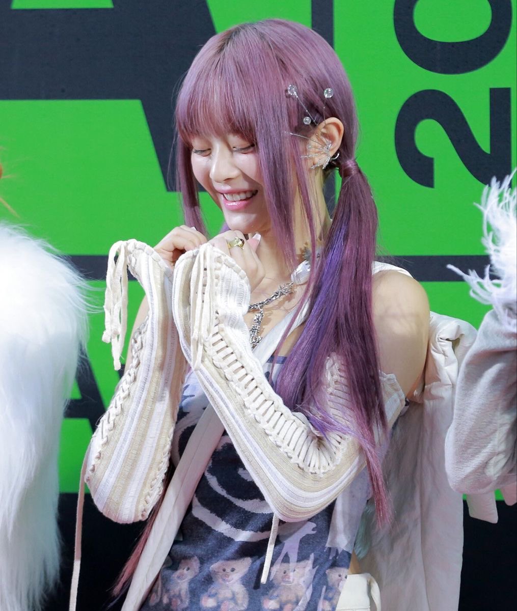 hanni 🏎️🏁 (@hannihourly) on Twitter photo 