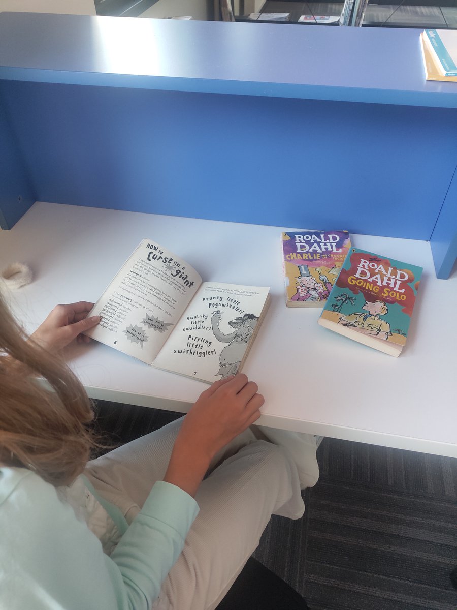 EminescuLibrary's tweet photo. Perioada 09-15 septembrie  am desfășuat o expoziție de carte  dedicată  scriitorului britanic Roald Dahl, cel mai preferat printre elevii școlii. https://t.co/q5DJHcxuUq