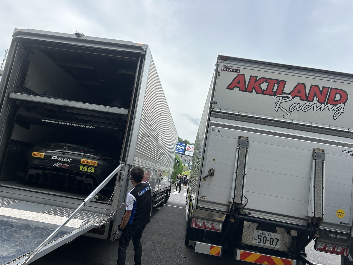 DelightGarage's tweet photo. 鈴鹿サーキット鈴鹿1000キロ
ジャパンカップ終わり

岡山移動して
中山サーキットNAVIC走行会

週末はアクレカップ
Rd.3スパ西浦です

#鈴鹿サーキット
#アキランドレーシング 
#ジャパンカップ
#中山サーキット
#NAVIC
#アクレカップ
#アクレ
#スパ西浦モーターパーク https://t.co/NP8EeCQOur