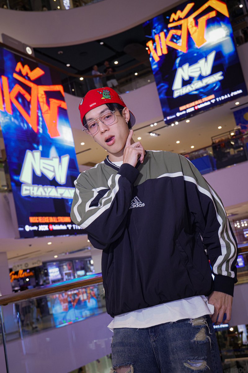 ขอขอบคุณ ’NEW CHAYAPAK‘ ที่แวะมาชมจอ centralwOrld Digital Screen พร้อมฝากเพลงใหม่ล่าสุด ‘ติดแอ๊ค (ACT ACT ACT)‘ 🗯️

มาฟังและชม MV เพลง ‘ติดแอ๊ค (ACT ACT ACT)‘ จาก ’NEW CHAYAPAK'
ใน #CTWMusicNewRelease ได้ที่
📌centralwOrld Digital Void Screen
📌centralwOrld LED Main Entrance