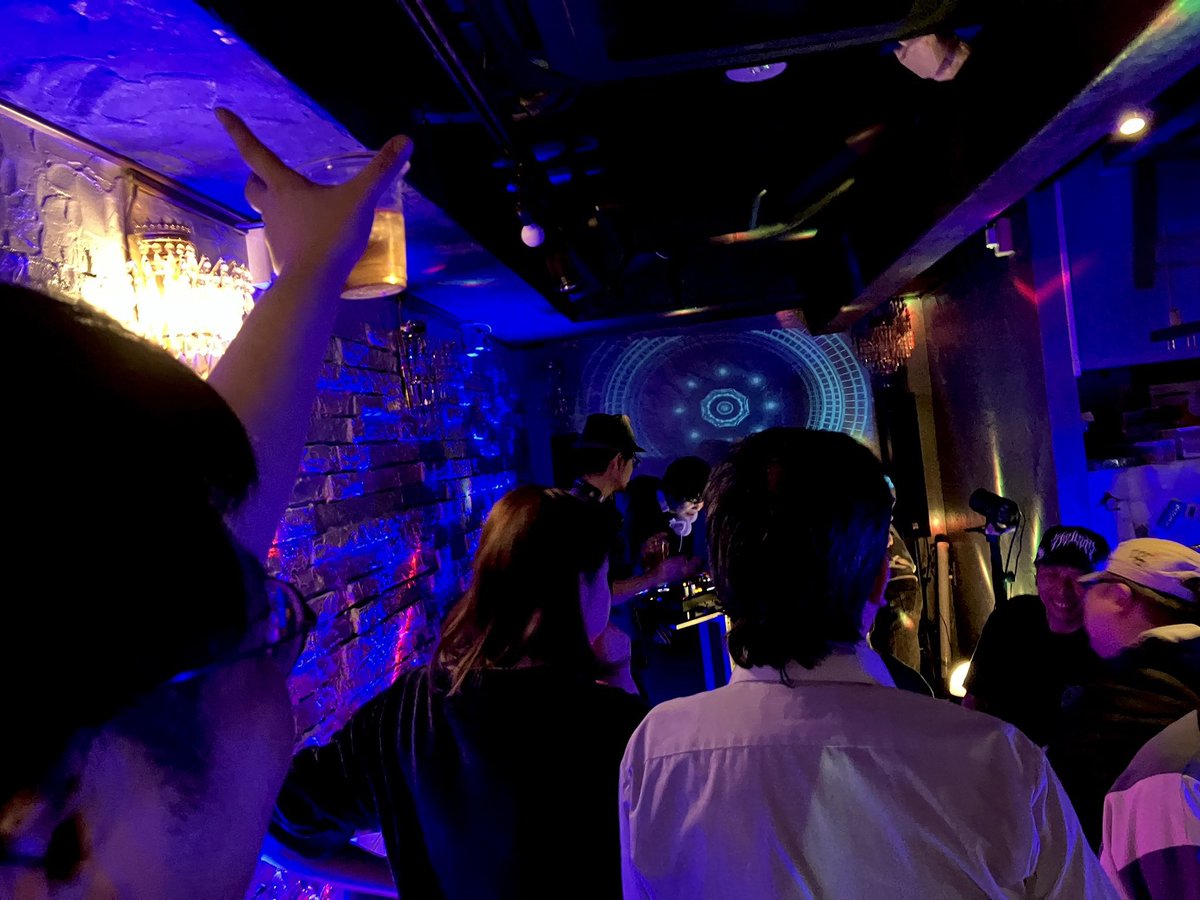 - Pandora information -

9/16(火) 9/17(水)

◉BAR れびんそん
・18:00-22:00
・出勤:LEVIN
・チャージ1000円(1D込)
・平均予算2000円

DJ機材無料開放で気軽にDJ練習や、弾き語りシンガーライブ可能。椅子席や立ち飲みできるおつまみ多数のBAR営業。

▶︎ 札幌市中央区南7西4 LC7番館1F Pandora