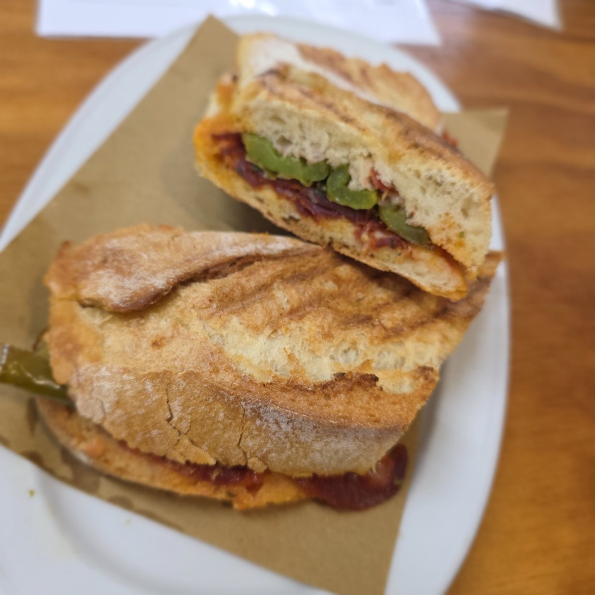 Bon dia per avui entrepà de xoriço ibèric amb pebrot fregit i "chimichurri ". Salut <a href="/DO_sants/">D.O. Sants</a> #entrepadeldia