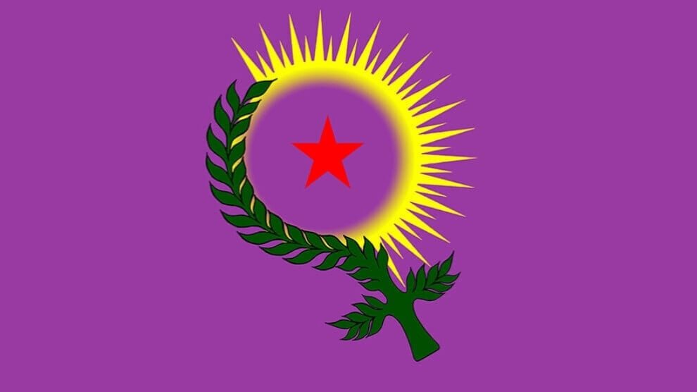 📍Kürdistan Kadın Toplulukları (KJK) Koordinasyonu, Jin Jiyan Azadî devriminin 3. yılı vesilesiyle yayımladığı açıklamada, devrimin yalnızca İran halklarının değil, tüm kadınların ve dünya halklarının ortak mücadelesi olduğunu belirtti.

t.me/Rojava_Gundemi