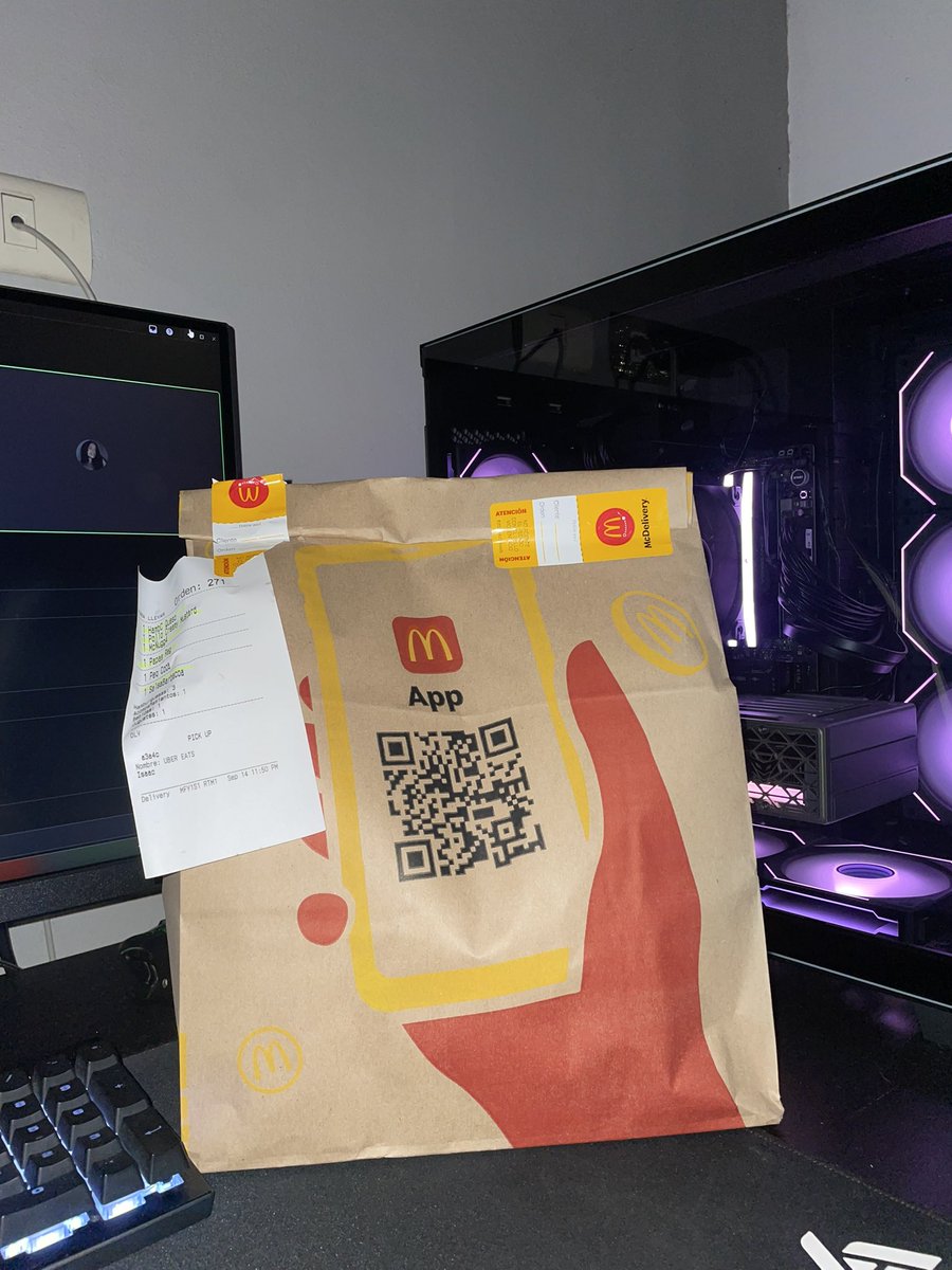 solo le dije a mi novia que tenía hambre y me mandó mc al setup 💞
