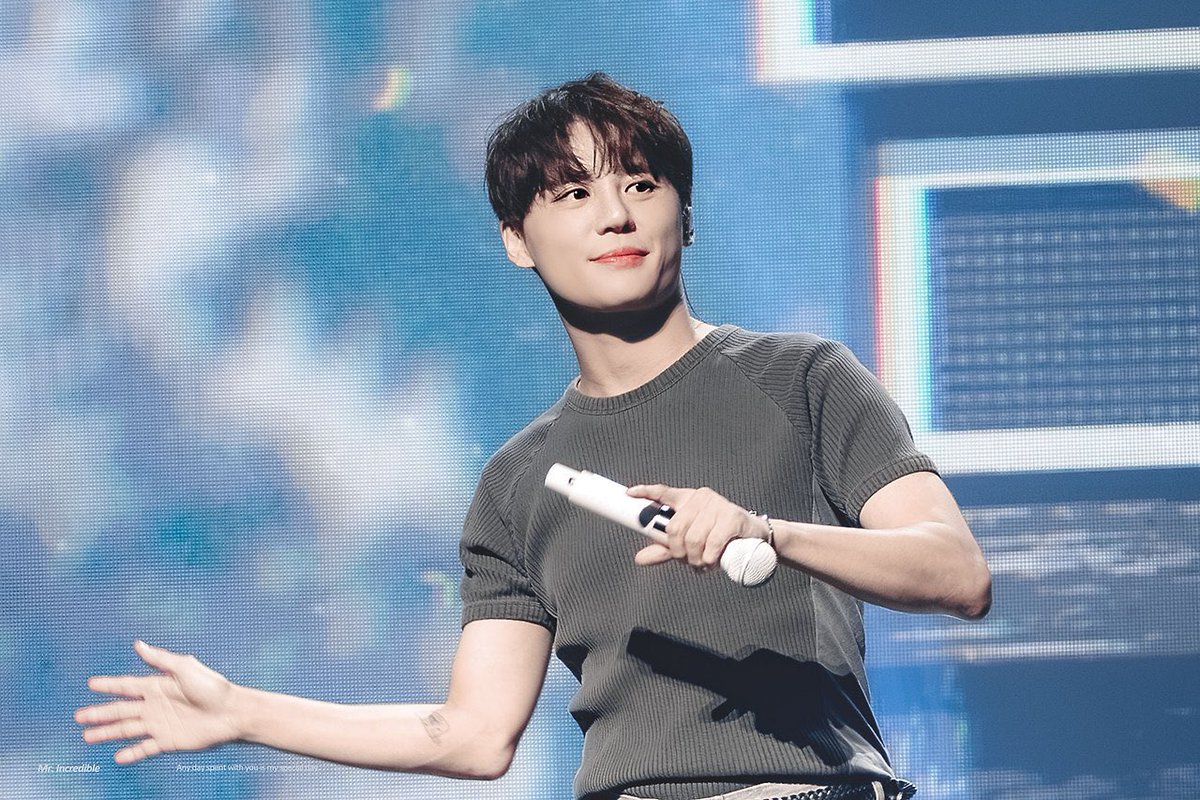 푸른색이랑 너무 잘어울려,,🩷