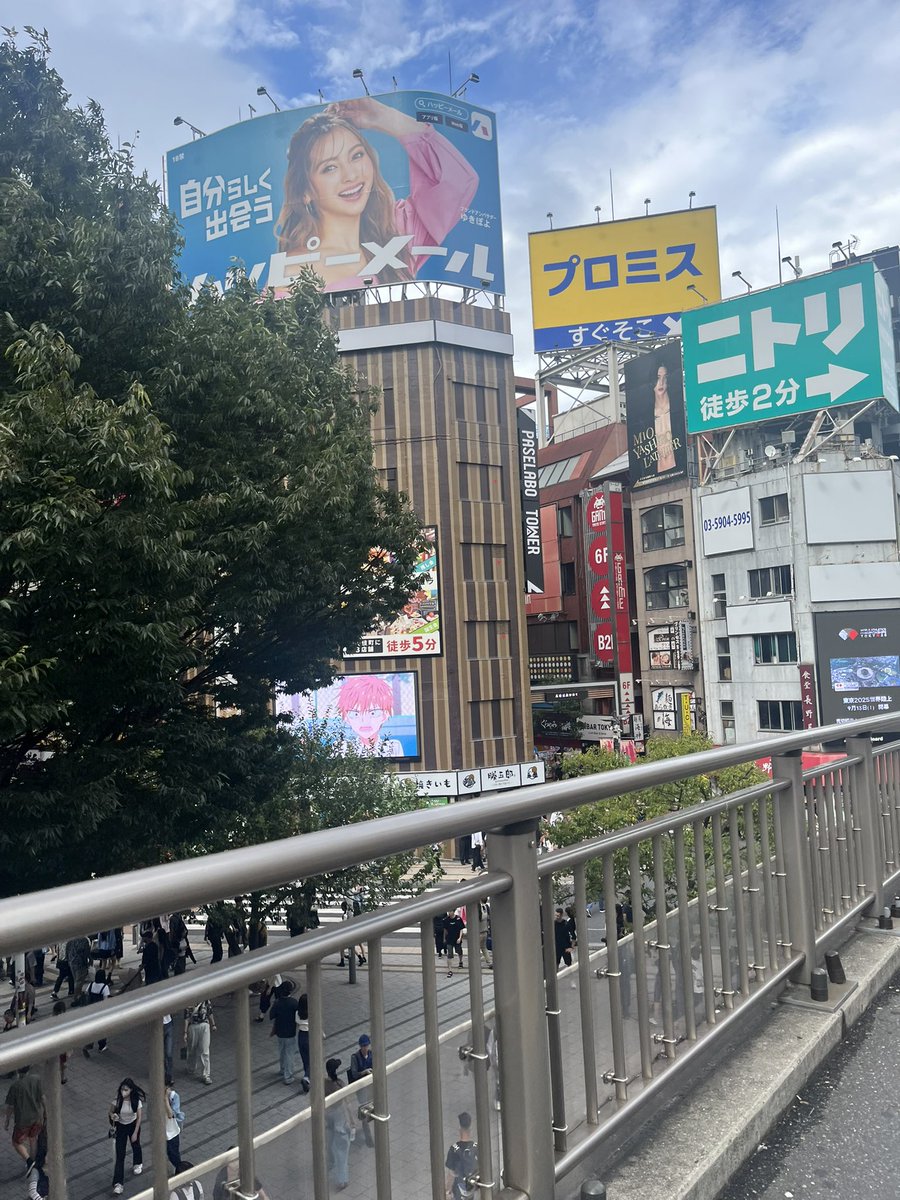 LSEaZs9F5svmKFM's tweet photo. 久しぶりに東京行ってきた🚍
東京は欲しいと思ったら次の日には手に入るほどモノに溢れて便利。今見てる風景と全然違う。今はちょっと不便だし買い物してもネットだからタイムラグがある。
でも私は静岡大好き❤️‍🔥🗻静岡の人も好き！
もう結婚はしないけどさ！恋愛くらいはいいかもね〜😏なんて https://t.co/I0R9VGDB7I