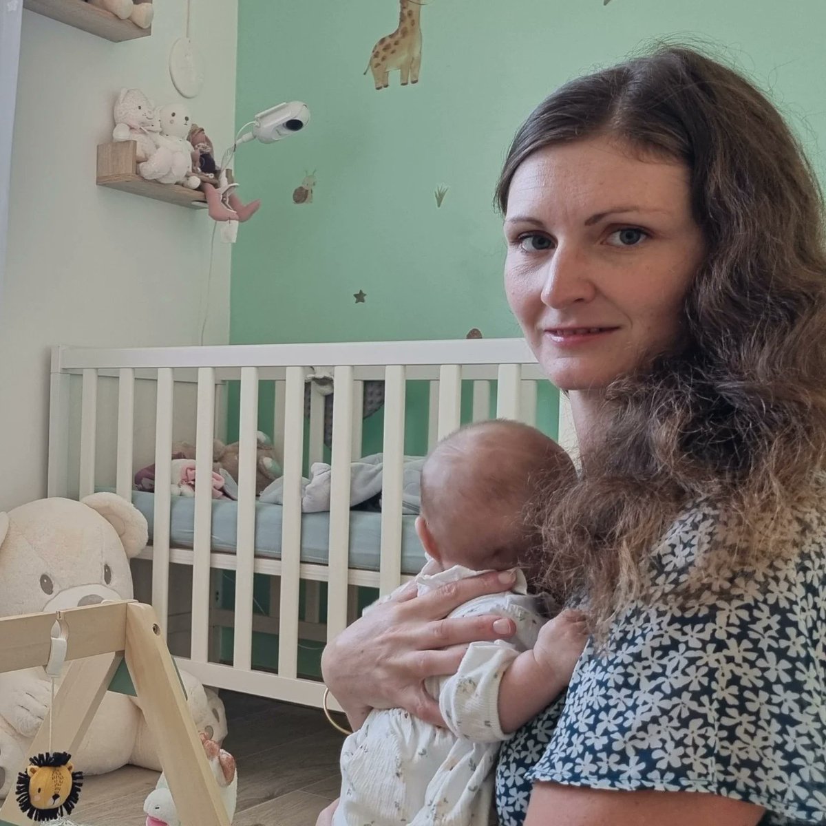 💫 Trouver l’équilibre… tout un défi.
•
J’apprends, doucement. À aimer ce rôle de maman qui me comble, sans oublier la femme que je suis. Parce que les deux ne s’opposent pas, ils s’enrichissent. 🌸