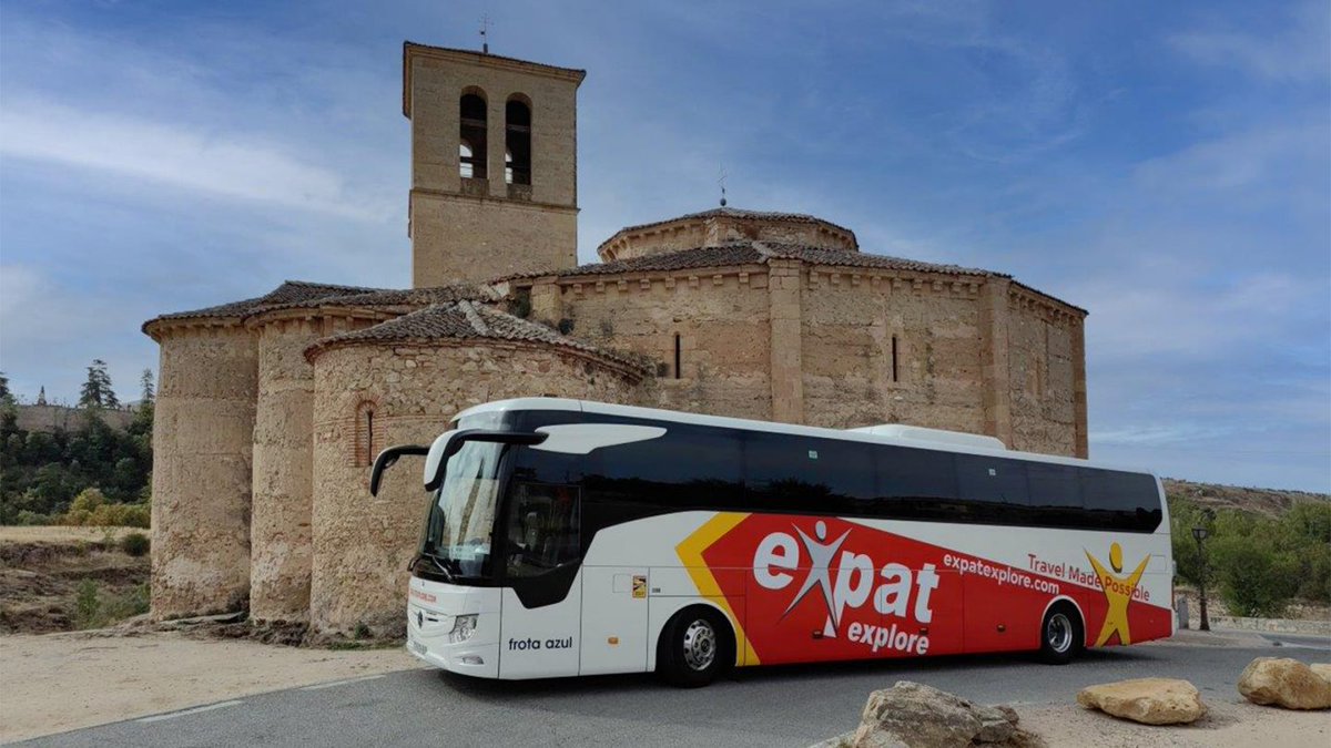 Le #Tourismo #MercedesBenz, symbole d’un partenariat historique entre le groupe portugais, Barraqueiro et #DaimlerBuses ! Depuis les années 90, il est le pilier de la flotte Barraqueiro avec 620 véhicules.fcld.ly/jpmdmk9