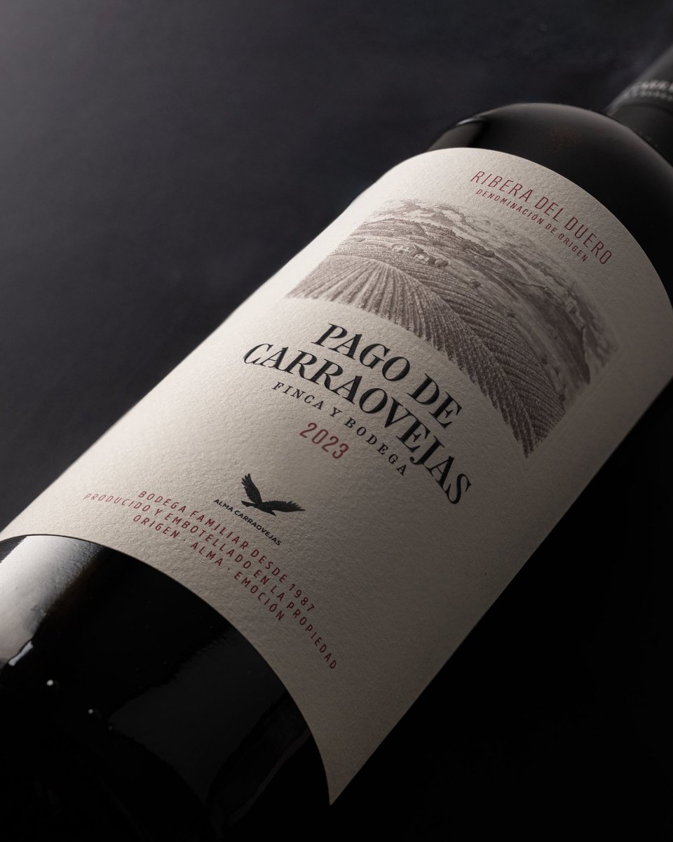 Ya está disponible Pago de Carraovejas 2023, vino insignia de la bodega icónica de Ribera del Duero. Elaborado con 94% tinto fino, 3% cabernet sauvignon y 3% merlot, a más de 900 m de altitud. Crianza de 1 año en barricas de roble. #vinodeldía bit.ly/47IhfQ3