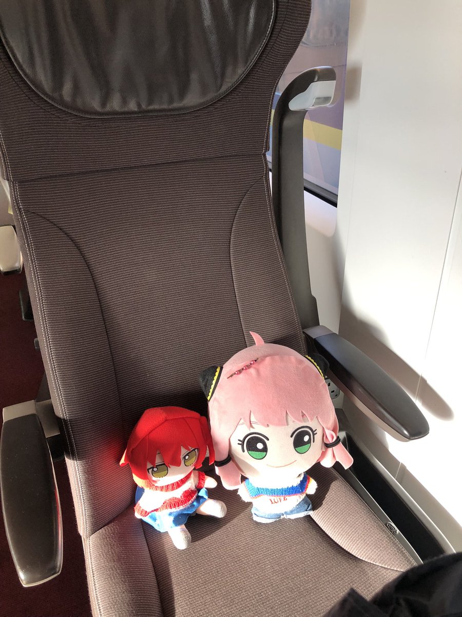 yokogashapon's tweet image. When you’re tiny and want to save money you share a seat on the train 🤣#plushielife #fun #plushiecommunity #project #otaku #plush #kawaii #anime #adventure #plushies #plushie  #travel #travelphotography #photoshoot #photography #photo #memes #daily #life #friends #love #family