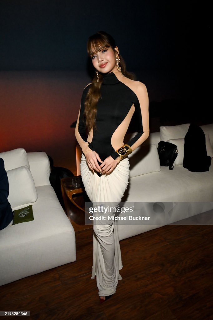 crushourliz's tweet image. ว่าบาปชุดอาฟเตอร์ปาร์ตี้มาดามแต่ละชุดคือจิ้มถูก มีสไตล์ ไอคอนนิค เก็บดีเทลยันรองเท้าที่ใส่ เก็ทแฟชั่น