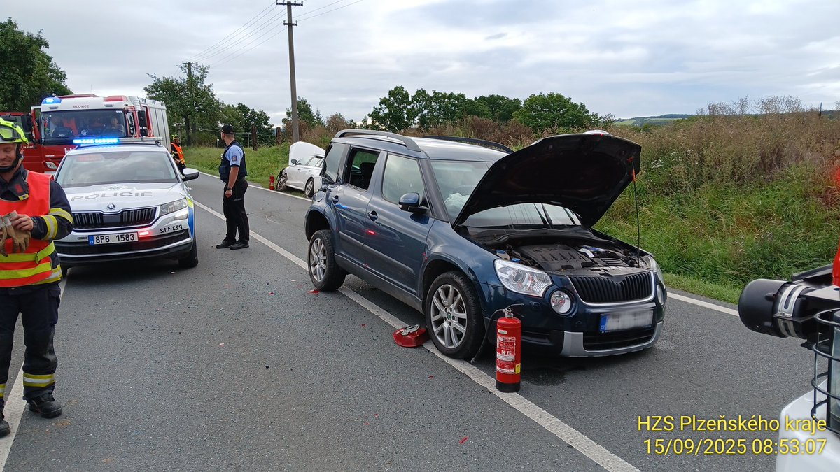 15_9_2025 8:17
Na silnici 19/I před Spáleným Poříčím se střetla dvě osobní auta. Jedno z vozidel je částečně v příkopu. Dvě osoby jsou v péči ZZS. Komunikace je neprůjezdná.
