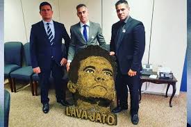 pedrodantas's tweet image. E o que me deixa tranquilo, é que o tal Sendo Comum fala sobre "sono dos justos" 😥🤦🏻‍♂️
O Juiz Suspeito "Boca de CD Player" tirou o sono de vários justos. Sim. 
Se o Ex-Ministro da Justissa @SF_Moro fosse menos Ser Humano, já teríamos de assumir o #SuperMoro do #Partido38