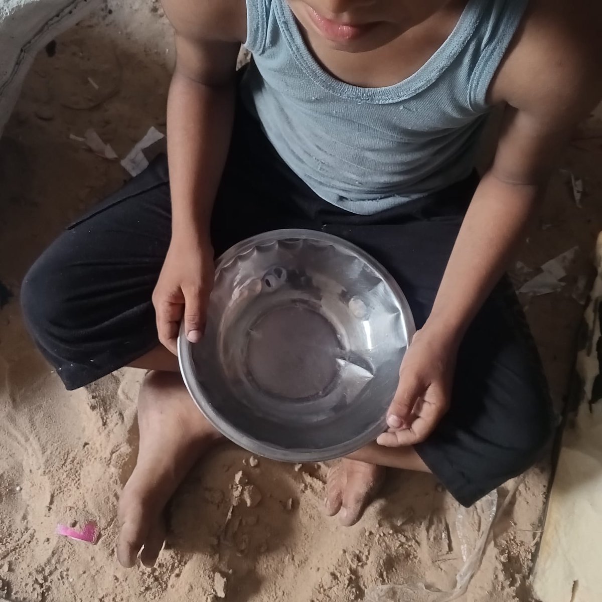 shaqasa15's tweet image. Today we don&apos;t have any food to satisfy my family and younger siblings💔💔
Help us #help_me