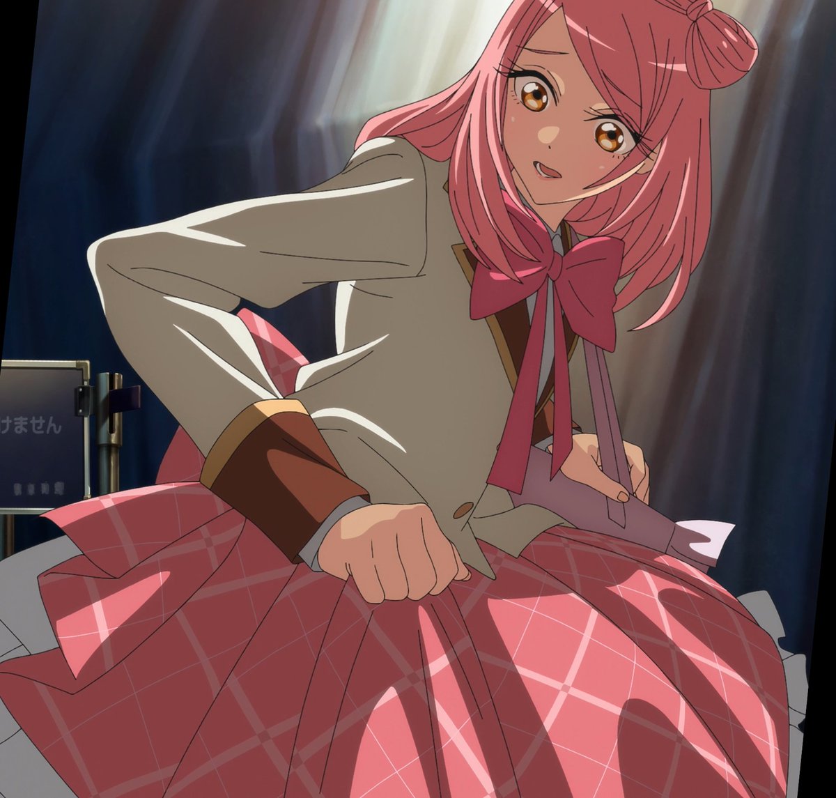 ECHICOSPLAY's tweet photo. ⠀
¡Ama lo bien que se le ve su faldita! Aunque... ¡Le fastidia lo caluroso que es!
⠀
#sexrol #rolplay #rolsex #taboorp https://t.co/F4DaUb8CQN