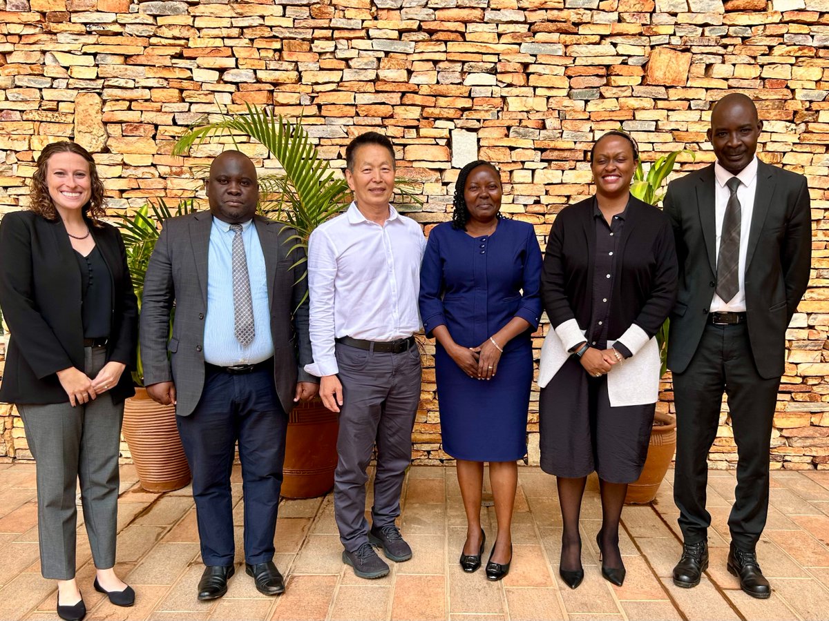 U.S. Mission Uganda (@usmissionuganda) on Twitter photo We are proud to announce 🇺🇸<a href="/FulbrightPrgrm/">The Fulbright Program</a> Specialist <a href="/skcurda/">Steve Curda</a> has arrived in Uganda! He will work with <a href="/BusitemaUni/">Busitema University</a> faculty on competence-based learning initiatives to equip students with practical skills & foster innovation-driven education, an exciting example of U.S.-Uganda We are proud to announce 🇺🇸<a href="/FulbrightPrgrm/">The Fulbright Program</a> Specialist <a href="/skcurda/">Steve Curda</a> has arrived in Uganda! He will work with <a href="/BusitemaUni/">Busitema University</a> faculty on competence-based learning initiatives to equip students with practical skills & foster innovation-driven education, an exciting example of U.S.-Uganda