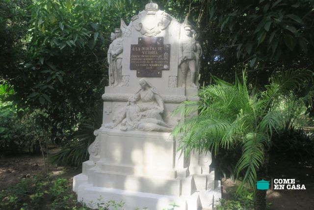 comeencasa's tweet photo. El acto de homenaje a la Duquesa de la Victoria (Enfermeras de la Cruz Roja), en el monumento del Parque de Genovés en Cádiz. Allí estuvimos y lo contamos. Con Cádiz Ilustrada
https://t.co/hKnObtLDeQ https://t.co/IopVntZSTG