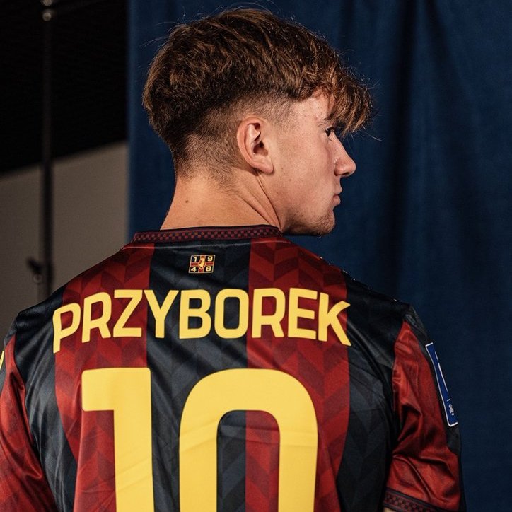 🔎 Adrian Przyborek (2007, 🇵🇱)

📜 In 2024, CIES Football Observatory listed Adrian Przyborek among the world’s top 100 young talents. Later, The Guardian recognised him as one of the best players born in 2007.

✍️<a href="/FM_Scouts_cz/">FM Scouts cz</a>