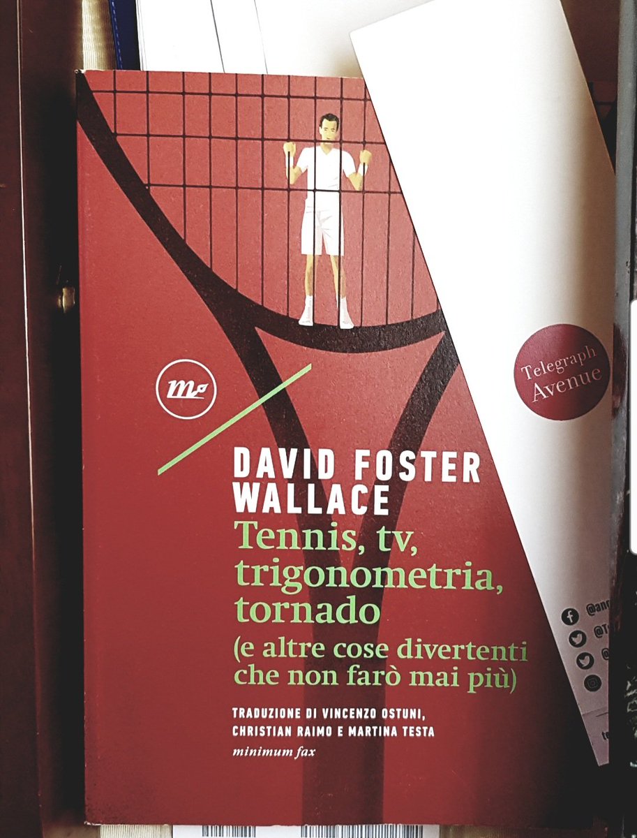 "Gli scrittori tendono a essere una razza di guardoni. Tendono ad appostarsi e a spiare. Sono osservatori nati. Sono spettatori. Sono quelli sulla metropolitana il cui sguardo indifferente ha qualcosa dentro che in un certo senso mette i brividi".