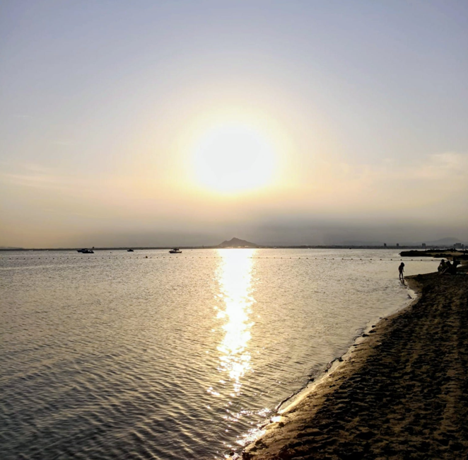 🎙️Nuevo episodio de “Versamente” con <a href="/DrJoaquinMateu/">Dr. Joaquín Mateu-Mollá</a> y <a href="/VJVillanuevaB/">Víctor José Villanueva-Blasco</a> 

“Tránsito hacia la #luz”: vulnerabilidad y autenticidad transformada en luz.

🎵 Nuestra recomendación: “El don de la ternura” de <a href="/NachoVegasTwit/">Nacho Vegas</a> 

🎧Ivoox: shorturl.at/hE3Tu / También en Spotify