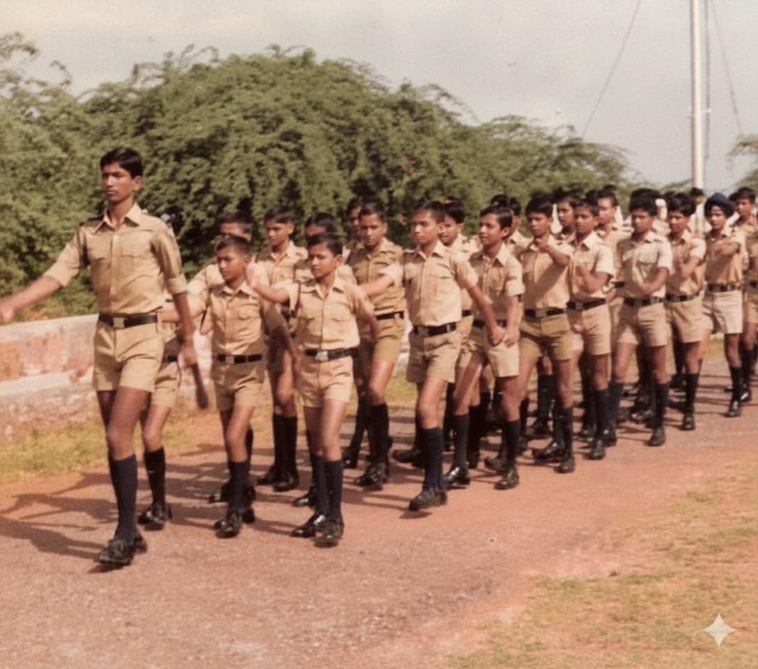 yadavakhilesh's tweet image. ‘मिलिट्री स्कूल’ की स्थापना की शताब्दी की बधाई और अनंत शुभकामनाएँ! 

जहाँ से हमने सच्चे देश प्रेम, अनुशासन, सौहार्द और संतुलित जीवनशैली के साथ ही जीवन मूल्यों का अमिट पाठ पढ़ा और जिनका व्यक्तिगत से लेकर सार्वजनिक जीवन में सदैव सदुपयोग भी किया, उन सब प्रगतिशील और आज भी सार्थक रूप…