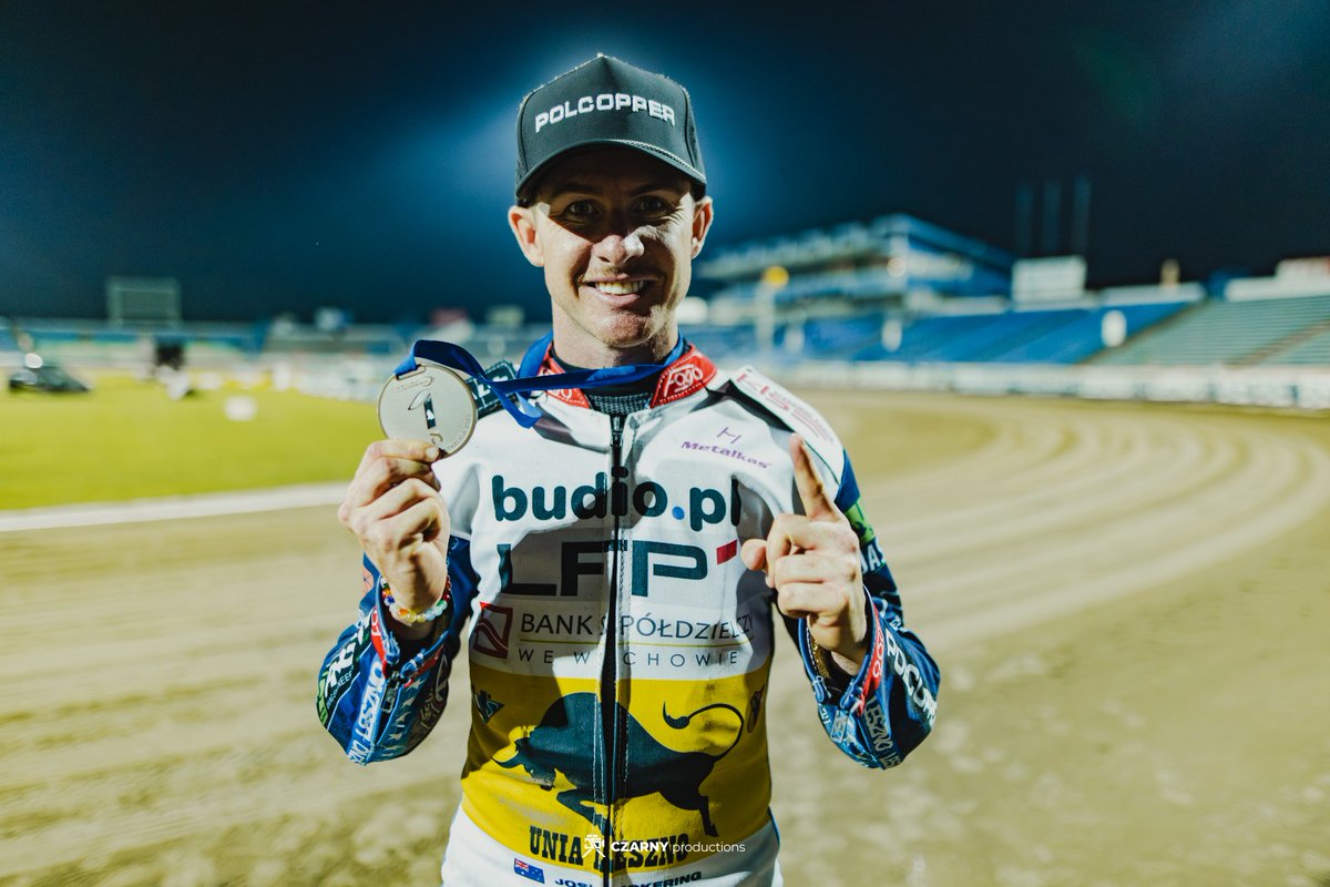UniaLesznoKS's tweet photo. Z całego BYCZEGO serca dziękujemy Joshowi za rok startów w barwach FOGO Unii Leszno! 💪🏽

Dziękujemy za pomoc w wywalczeniu awansu do PGE Speedway Ekstraliga. To był ważny sezon, a Ty stałeś się jego częścią💪🏼

Powodzenia w dalszej karierze✊🏼

#KSUL ⚪🔵🤟🏼 #UniaLeszno https://t.co/5H70OfTkMT