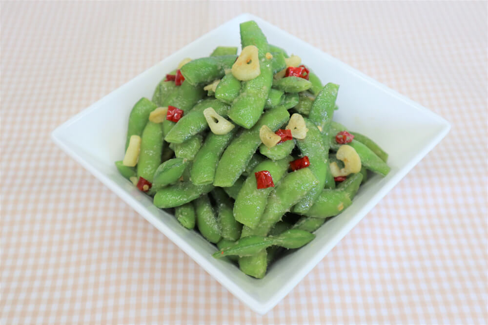 枝豆に、にんにく・とり野菜みそ・鷹の爪　
オリーブ油で炒めると、最高のおつまみが完成！！

＃まつやとり野菜みそ