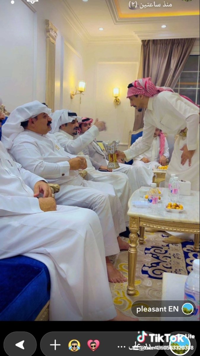 عسى راعي ابشر ماتقفي به الاقدار 
 ولا يختفي صوته ولا ينطفي ضوه

تحيه وتقدير بحجم السماء لاخي الغالي 
سفير تراثنا النجم عبدالرحمن الكلثمي
صاحب ابشر وتم ومنومس كل من في طرفه ومن نصاه  ..عسى عمرك طويل يابو سامر