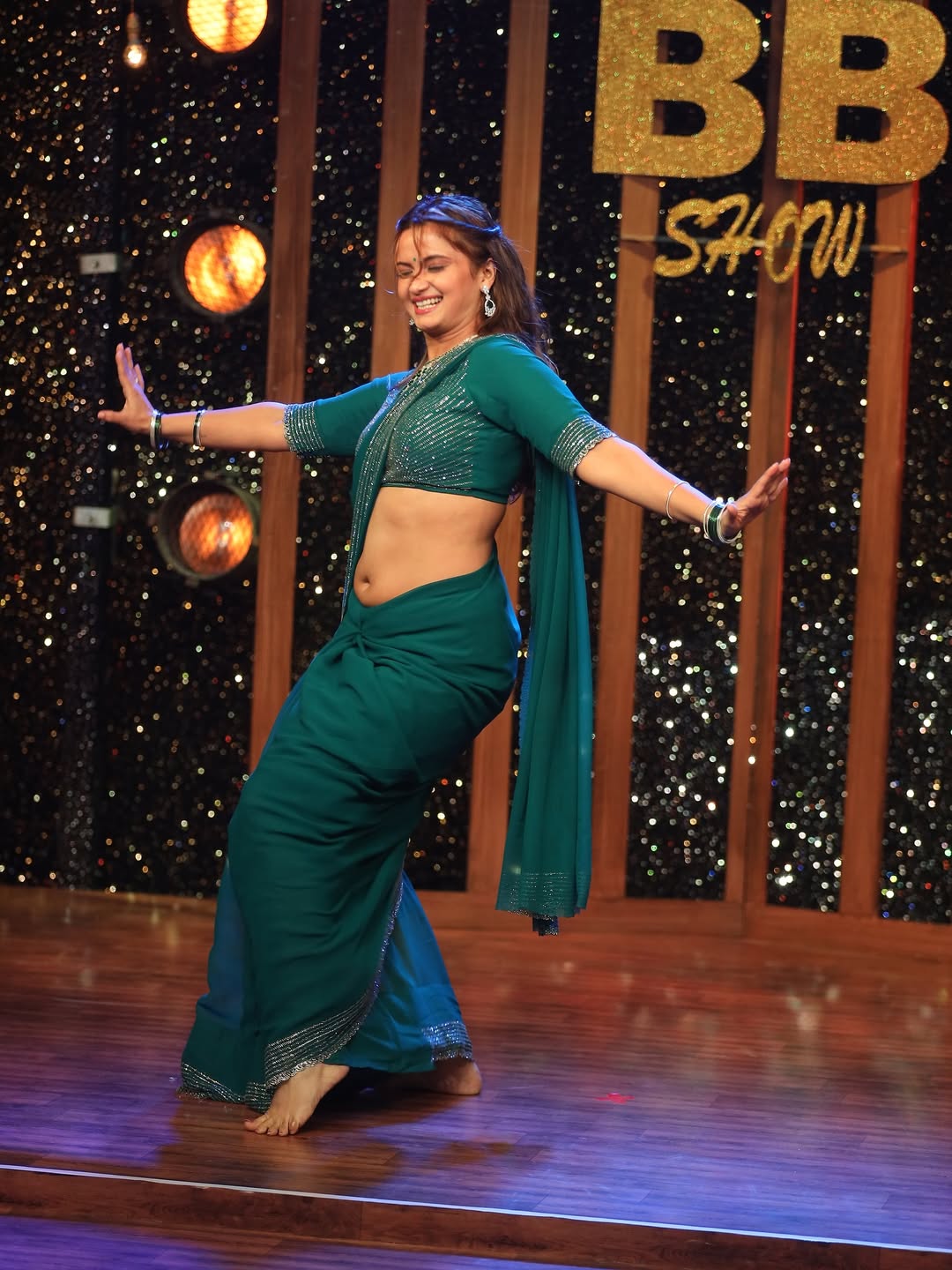 Neelam Giri   Instagram viral photos leaked selfie clothless romantic onlyfans Pinterest redit pictures  of her juicy curves saari backless salwar shirt ceamy figure tiktok, Imdb, Flickr, Tumblr cleavage exposing navel show armpit juicy lip navel,iduppu,kiss smooch Email Id, WhatsApp Number,