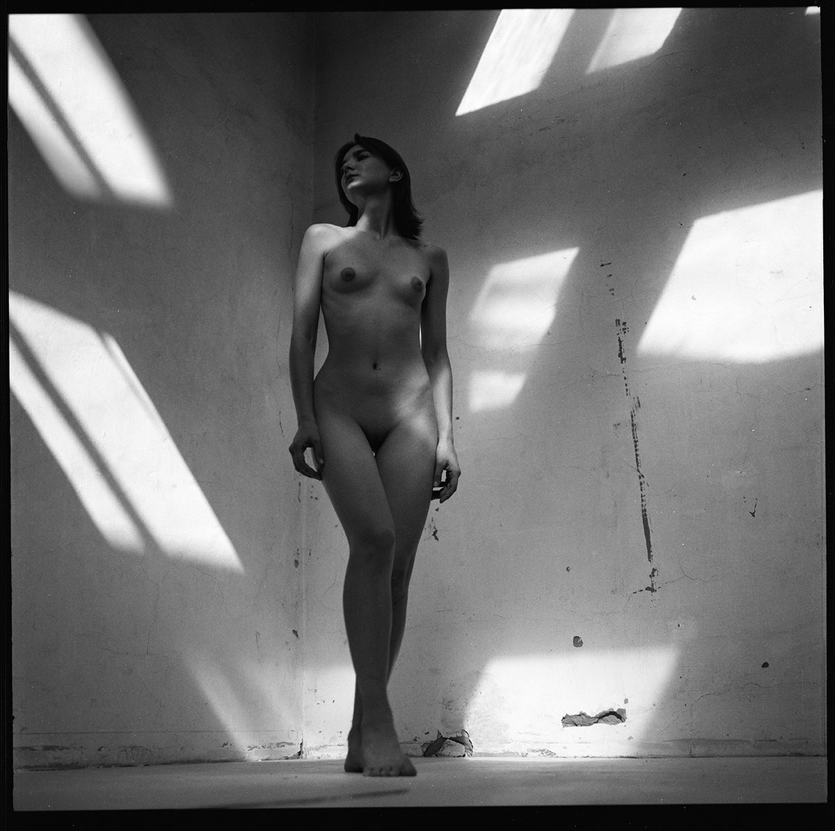 New post on my Patreon. Full art nude photo shoot without censorship with beautiful model Marelia in the highest quality. link in  comments 👇