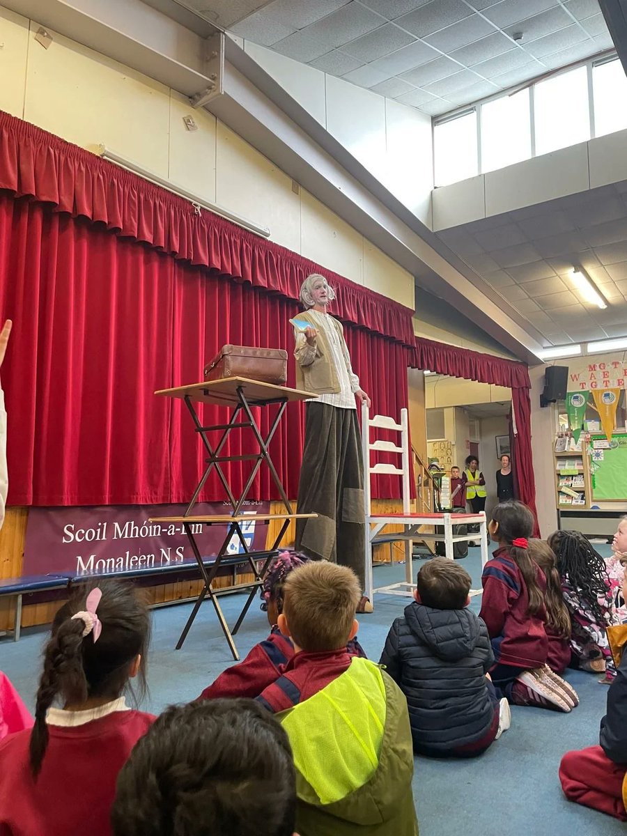 A mysterious giant entered the halla in Monaleen NS on Friday. 
The BFG , from tallest smallest theatre, celebrated the wonder of Roald Dahl, encouraging young readers to dream, imagine, read and have fun.