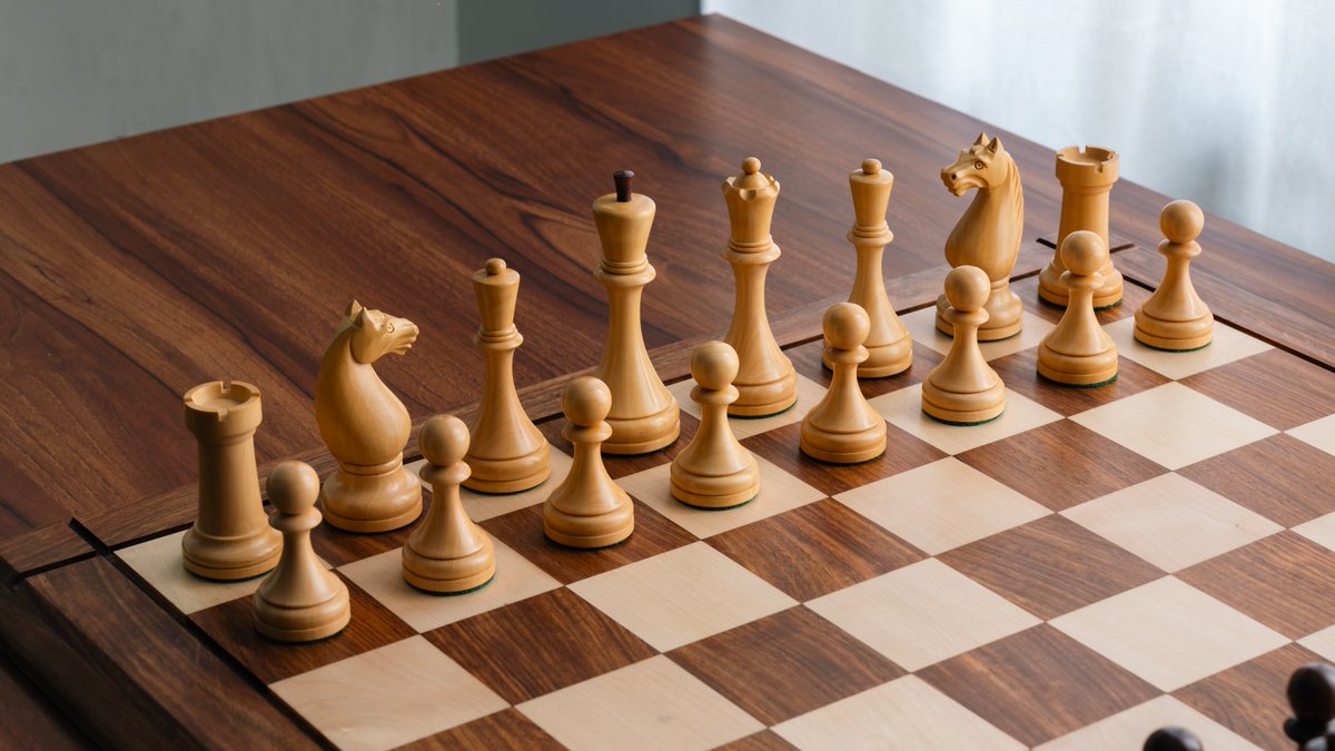 royalchessmall's tweet image. 1935 Botvinnik Flohr-II Soviet Chess Pieces – Golden Rosewood, 4.4&quot; King.
A precise reproduction of the iconic BF-II series, once favored by Mikhail Botvinnik &amp;amp; seen in 1930s Soviet tournaments.
Shop 👇
 royalchessmall.com/products/1935-…

#chesslovers #chessset #chesspieces #boardgames