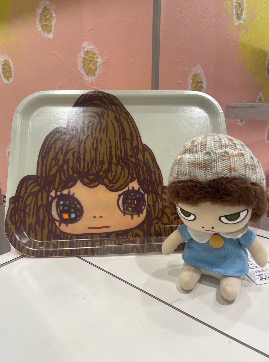 今週はラムフロムの看板娘、奈良美智さんの”おんなのこ“ちゃんがご紹介します「NARA ART TRAY コレクション」の「Girly Mountain 山少女 2011」でスタートです✨今週もどうぞよろしくお願いします😊オンラインストアは💁🏻‍♀️ store.lammfromm.jp/view/item/0000…